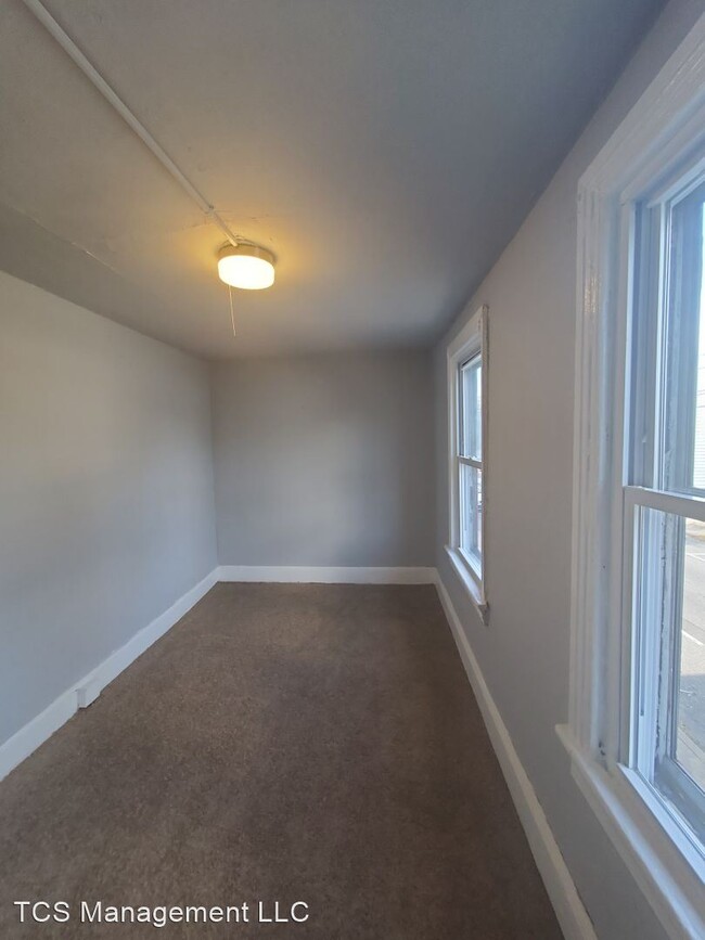 Building Photo - 5 br, 1 bath House - 207 Jones Avenue