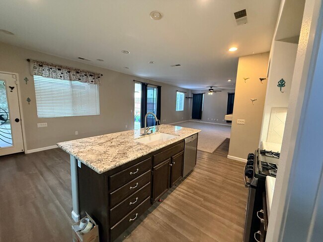 Foto del edificio - 3 Bed home with RV Parking for Rent in Murrieta