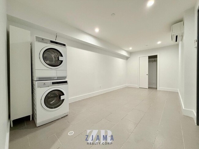 Foto del edificio - 225 Howard Ave