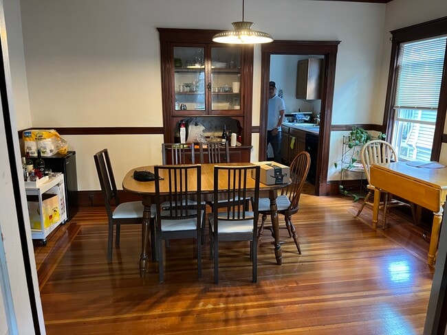 Building Photo - 195 College Ave