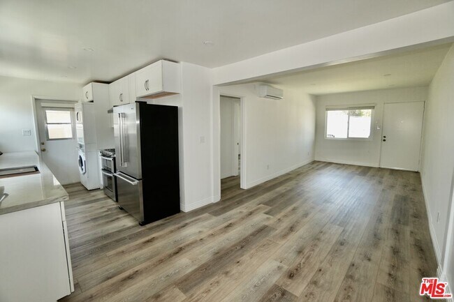 Building Photo - 5216 Navarro St