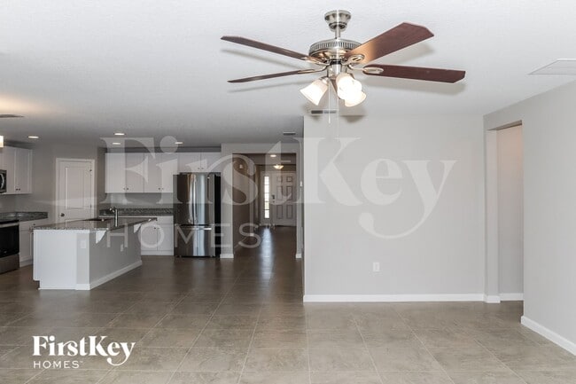 Foto del edificio - 437 Earhart Dr