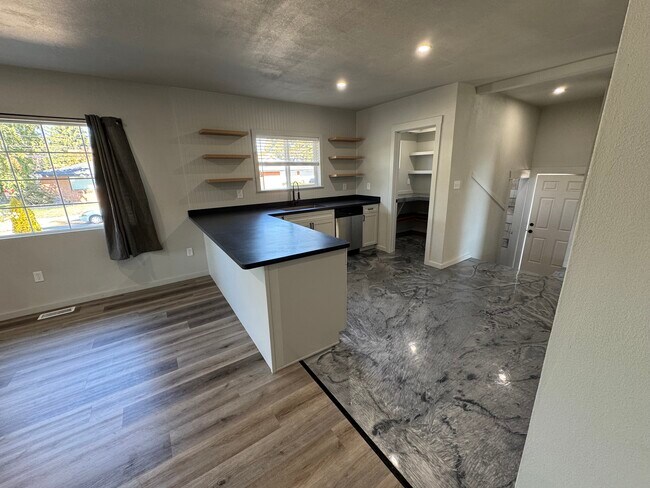 Foto del edificio - 2442 N Perry St