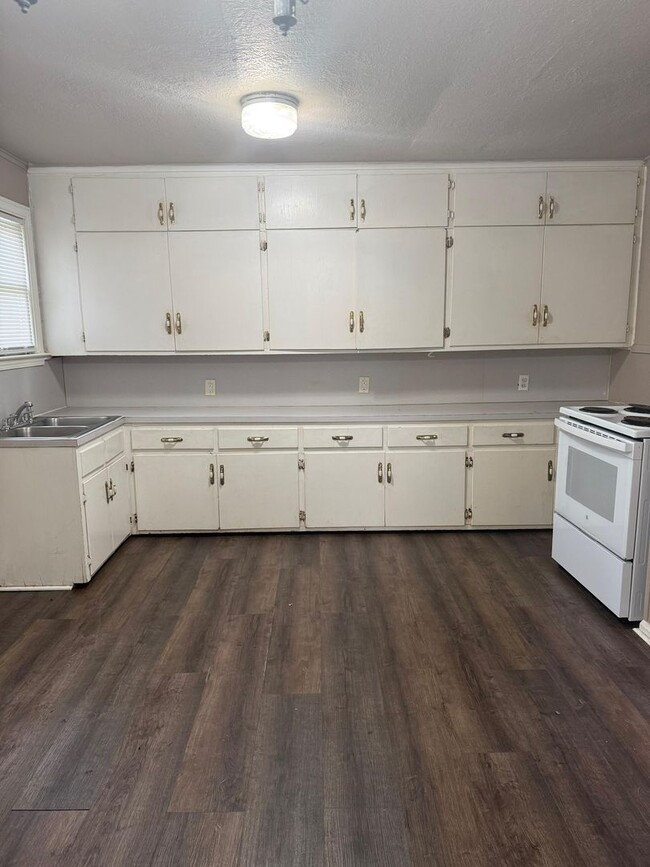 Building Photo - 6416 32nd St