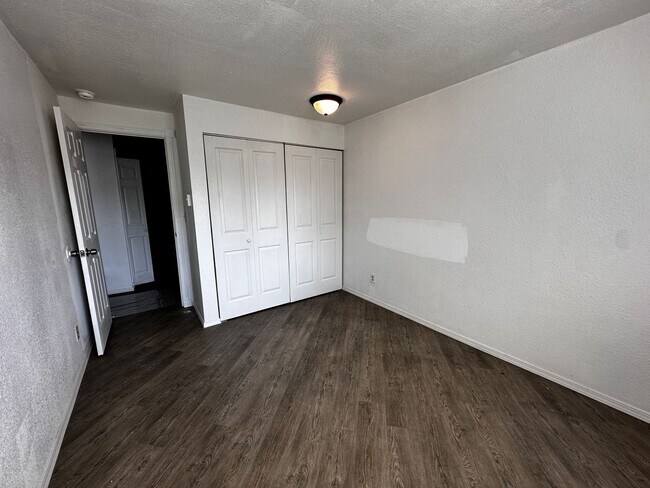 Building Photo - 1819 S 93rd St
