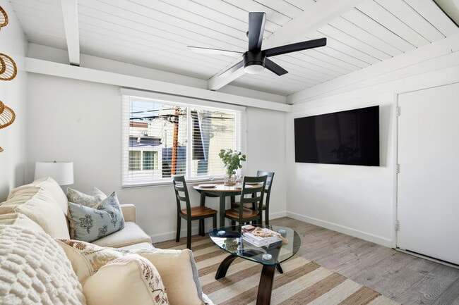 Building Photo - 121 Rosecrans Pl