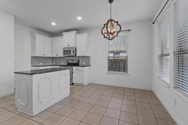 Building Photo - 4302 Oak Bluff Dr