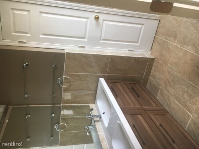 Foto del edificio - 3 br, 2.5 bath Townhome - 1700 Ridgeview Ct