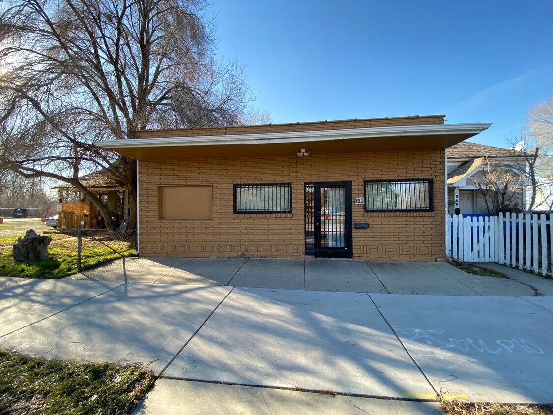 Primary Photo - House with Private Studio