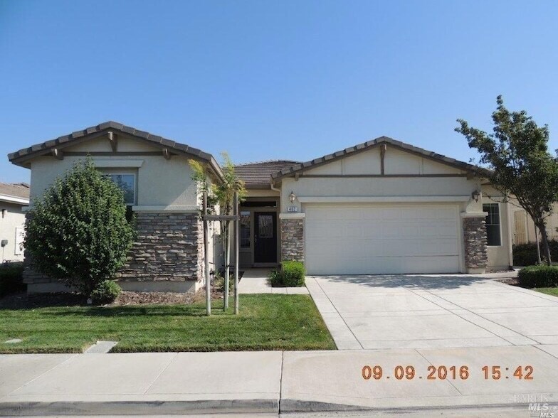 Primary Photo - 402 Palisades Dr