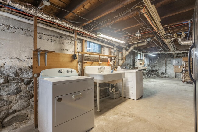 Building Photo - 12 Rockland St