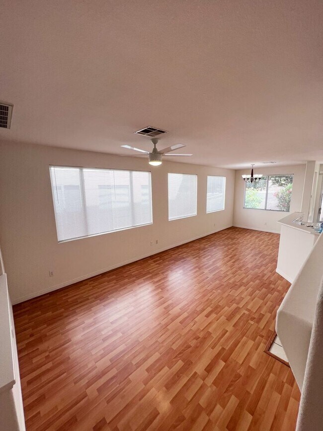 Foto del edificio - 3 Bed/2.5 Bath Townhome at Triana in Scrip...