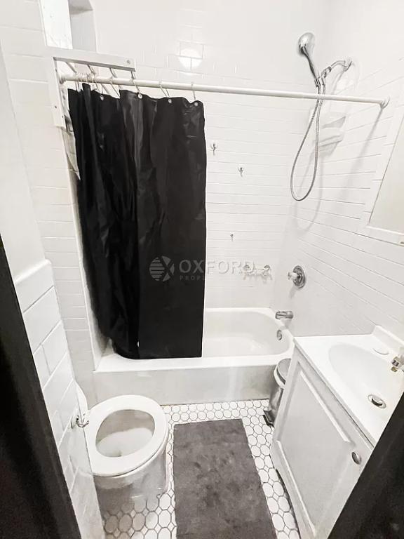 Building Photo - 83Street 1st Ave Large Fuly Furnished 1BR ...