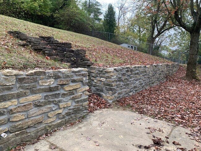 Building Photo - 1240 Clovernook Dr
