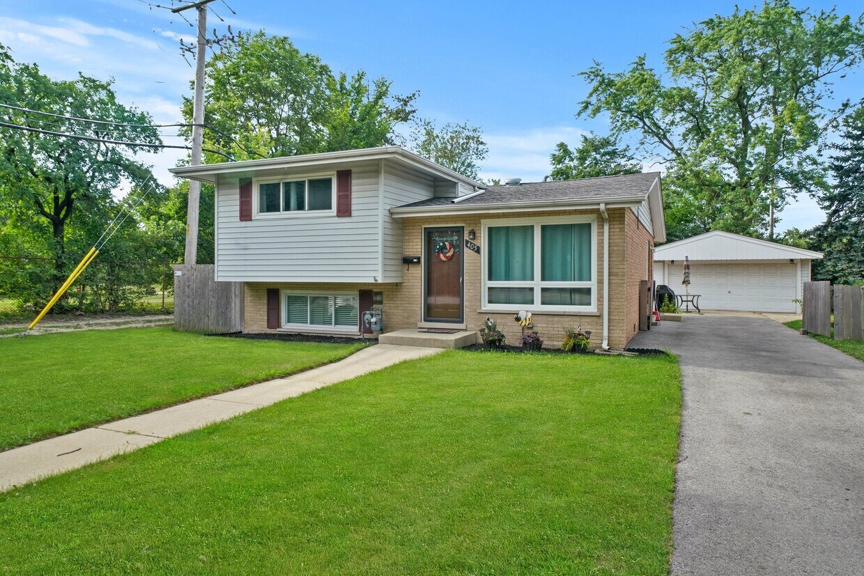15W405 Grand Ave, Elmhurst, IL 60126 House Rental in Elmhurst, IL