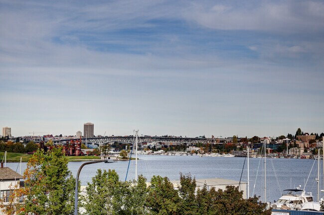 Foto del edificio - Great Priced Westlake Condo with Electric Car Charger!!! $500 Move-in Special