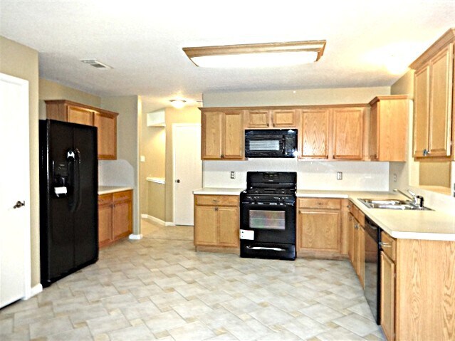 Foto del edificio - 423 Brushy Glen Dr