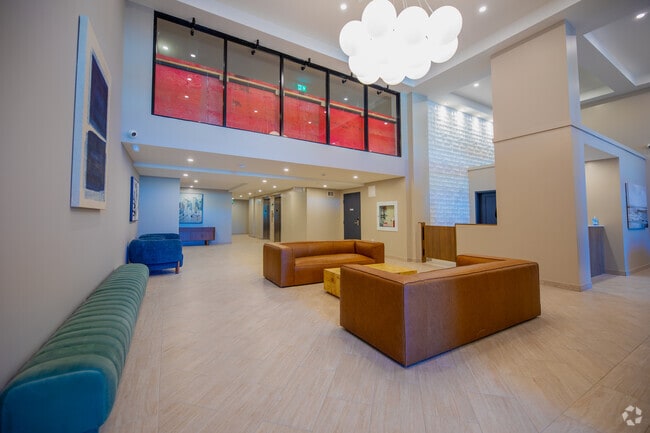 Lobby Photo - Vertikal