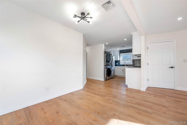 Foto del edificio - 50 Mahland Pl