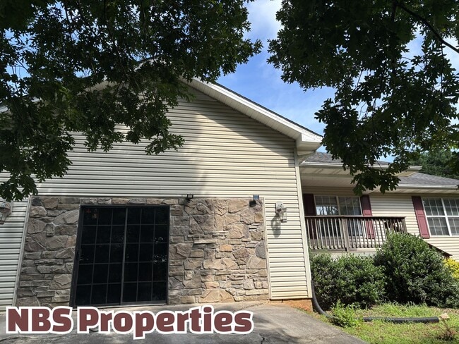 Foto del edificio - 119 N Clover Hill Ridge Rd