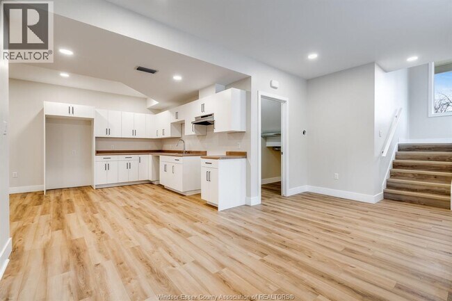 Photo du bâtiment - 21293 Harbour Rd