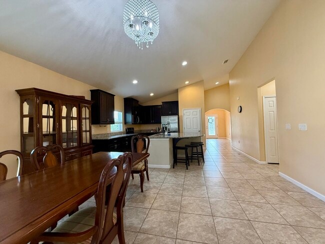Building Photo - 5997 Ridge Lake Cir