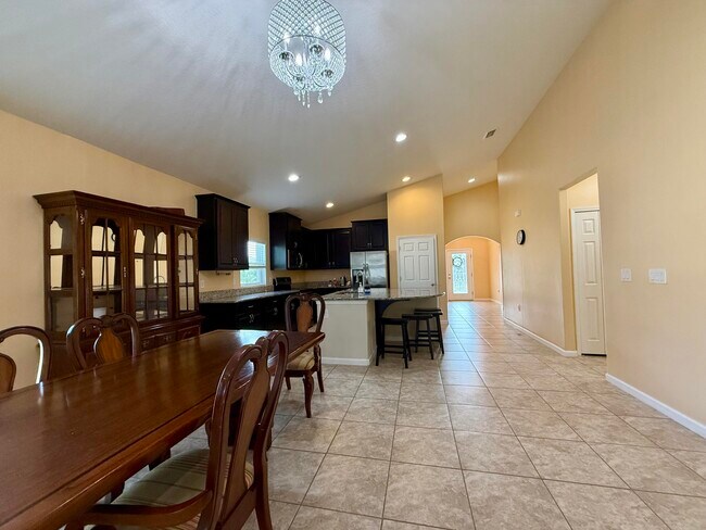 Foto del edificio - 5997 Ridge Lake Cir