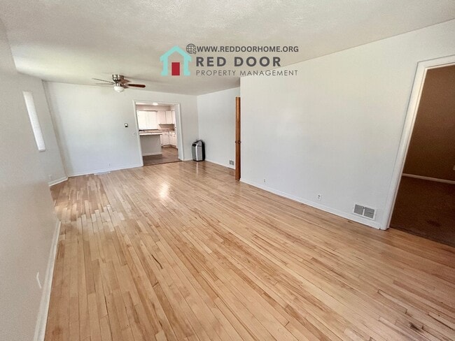 Building Photo - 604 3rd Ave SW
