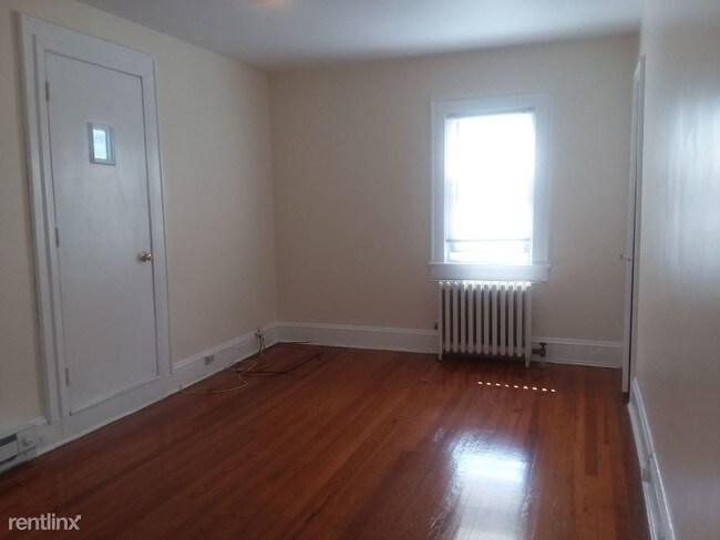 Foto del edificio - 2 br, 1 bath Apartment - 00123  Evans Avenue