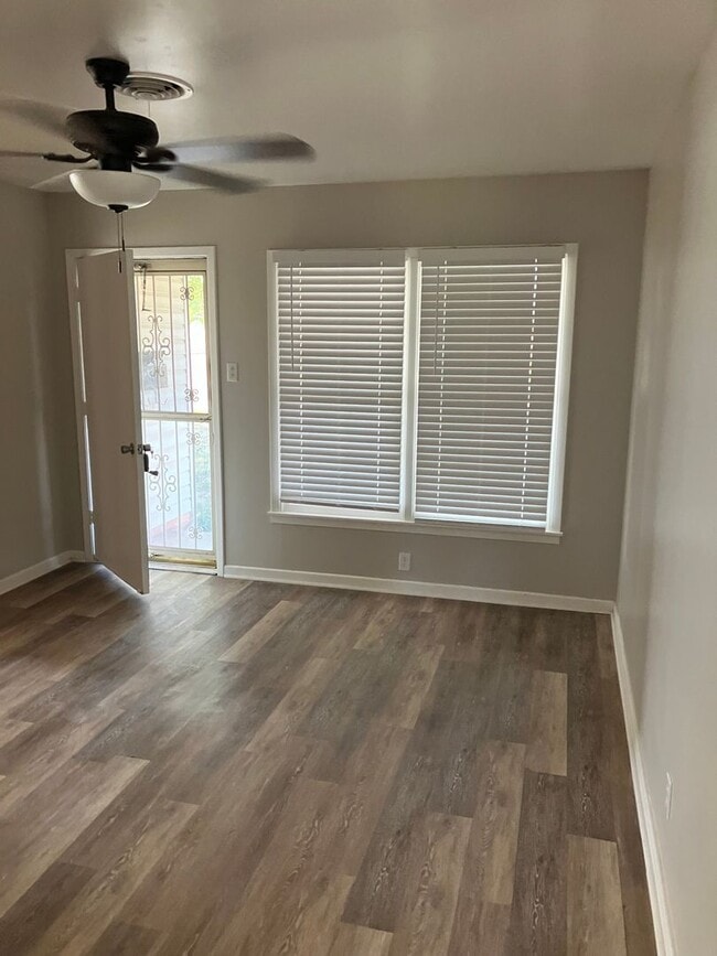 Building Photo - Beautifully Updated 3 Bedroom Home!
