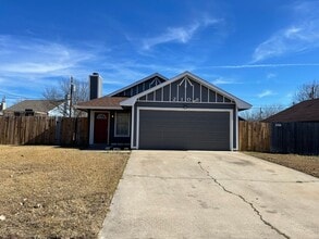 Building Photo - 2108 Dickens Dr