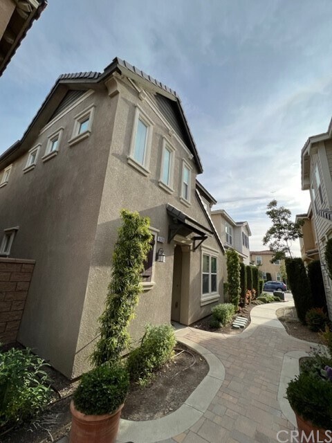 Building Photo - 6120 Snapdragon St