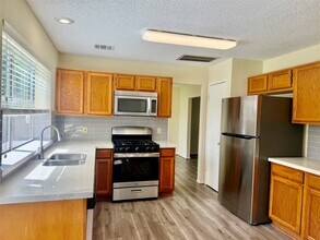Building Photo - 4819 Sunshine Dr