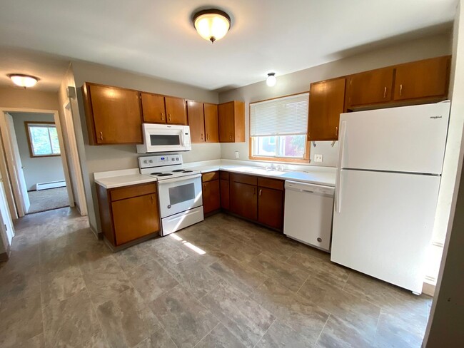 Building Photo - 4 bedroom, 2 bath located in West Fargo. A...