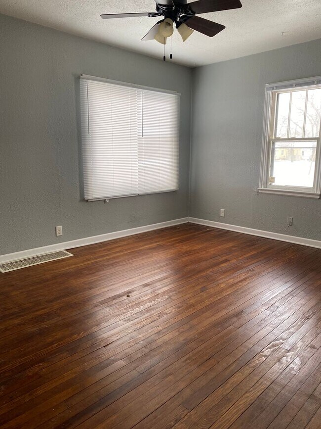 Foto del edificio - 2 Bedroom, 1 Bathroom House for Rent-820 Adrian