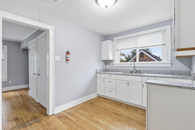 Foto del edificio - 1838 Markese Ave