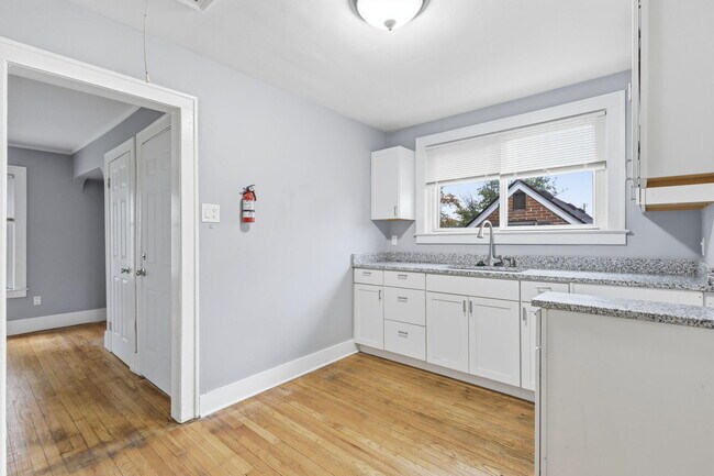 Foto del edificio - 1838 Markese Ave