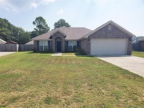 Building Photo - 621 George Dr