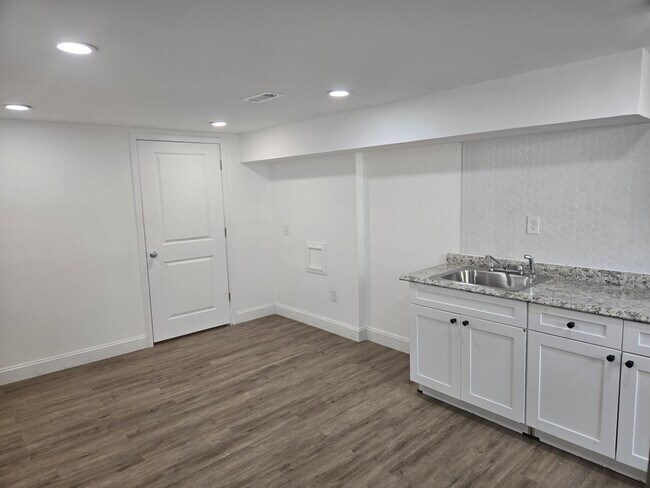 Foto del edificio - 909 Fairview Ave