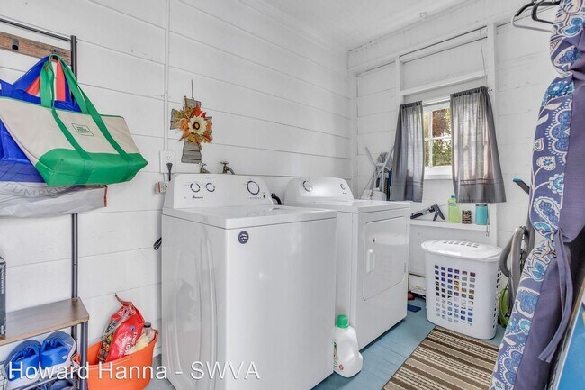 Foto del edificio - 3 br, 1 bath House - 2116 Hanover Avenue NW