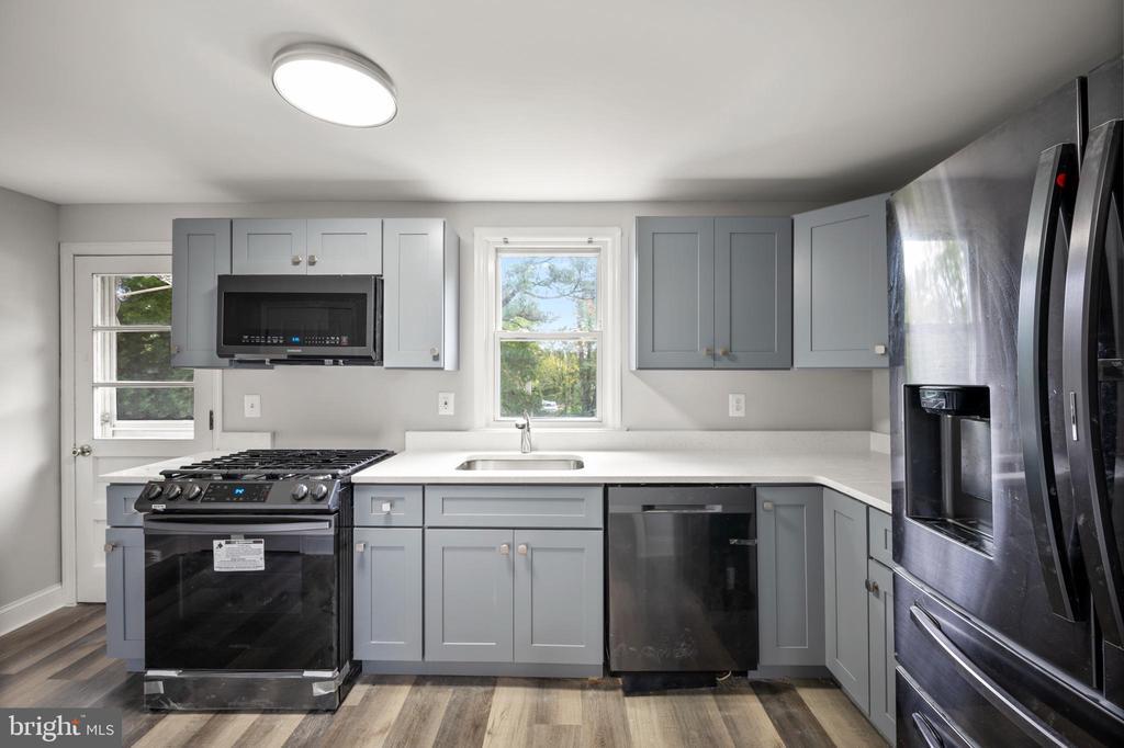 Foto principal - 8807 Fearne Ave