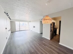 Building Photo - 710 E 200 S