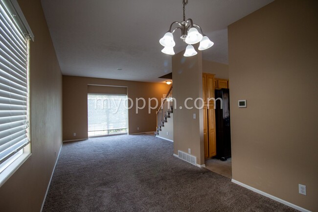 Foto del edificio - $1,022.50 Off Deposit! Spacious 2 Story ho...