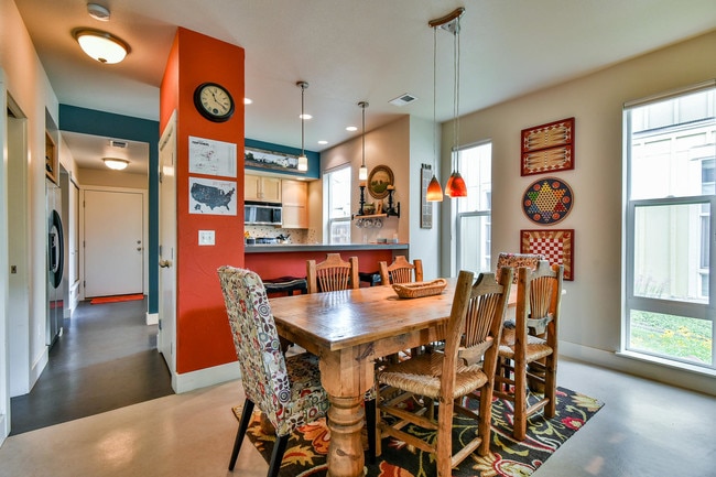 Building Photo - 803 Heschel St