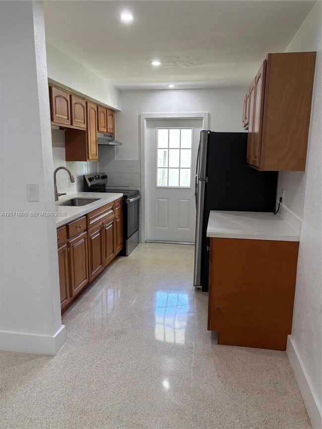 Building Photo - 5080 SW 26th Ave