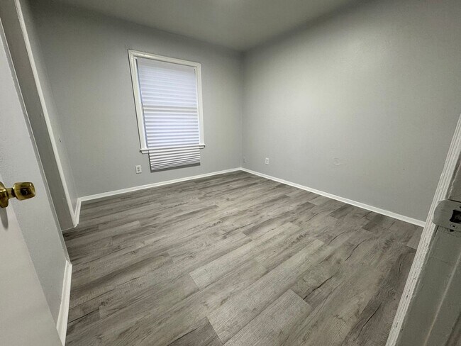 Building Photo - Newly Updated 3 Bedroom Home by Legacy School