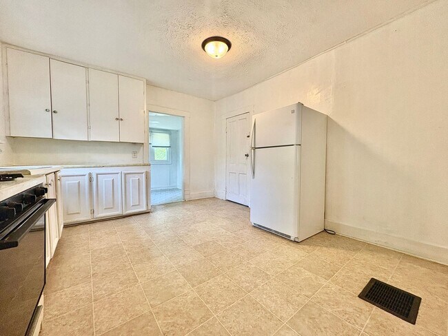Foto del edificio - 206 E 6th St