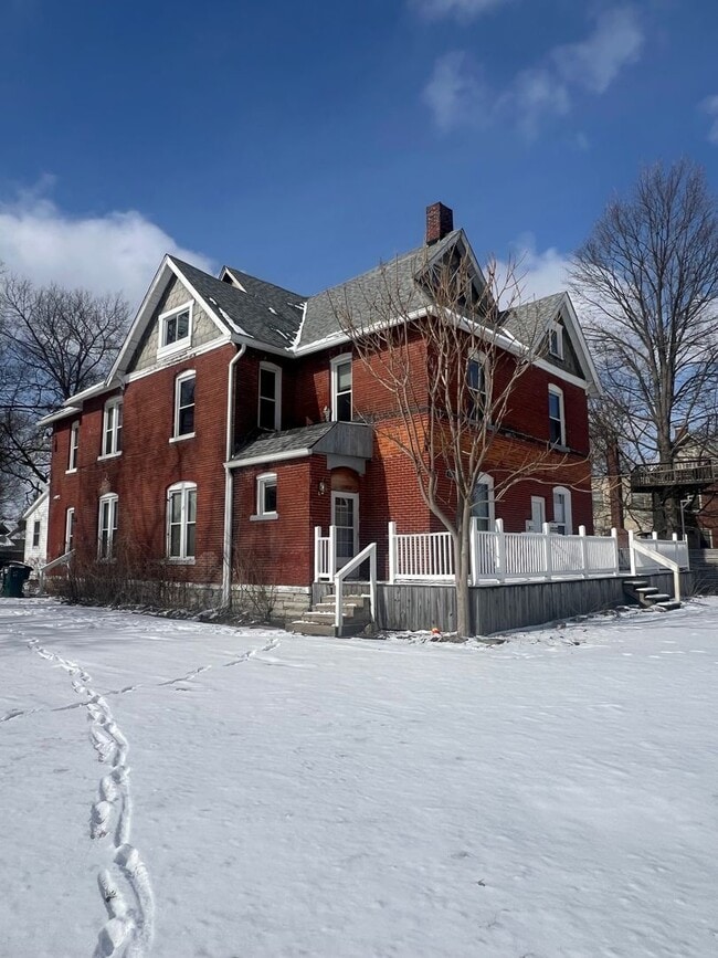 Building Photo - 519 S Liberty St