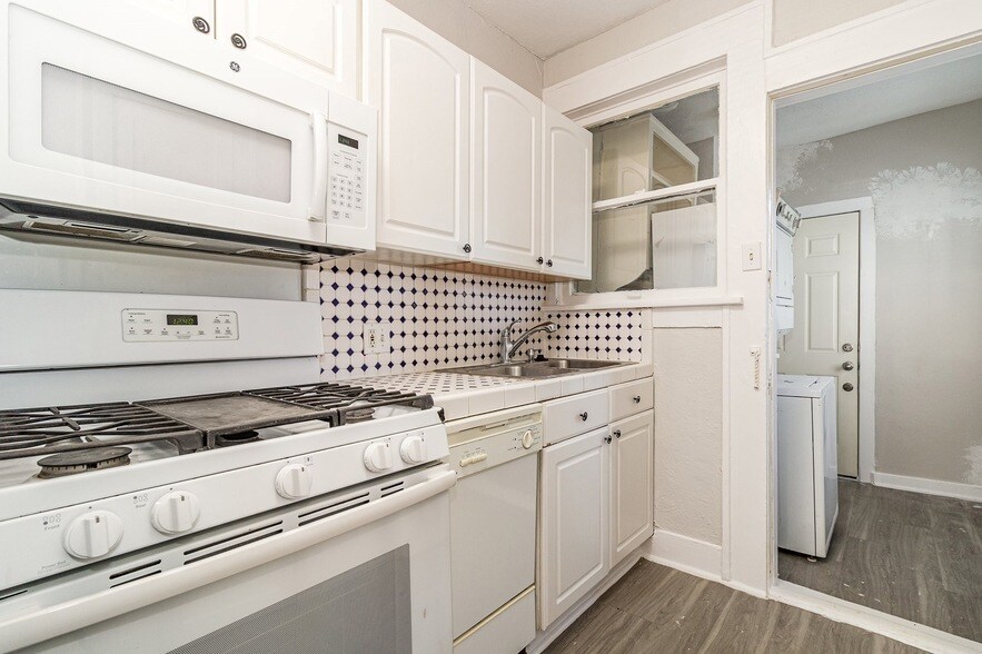 Foto del edificio - 5934 Prospect Ave