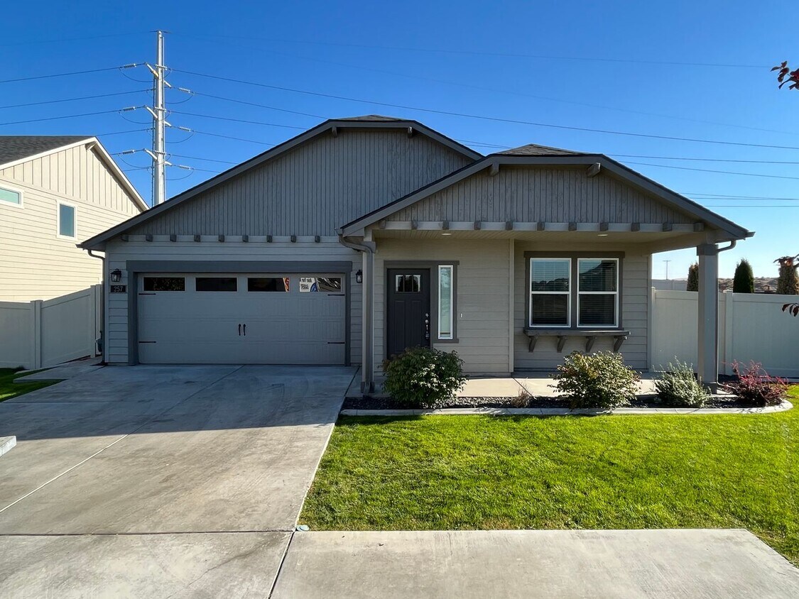 Primary Photo - Beautiful 1 story with Upgrades & Large Ba...